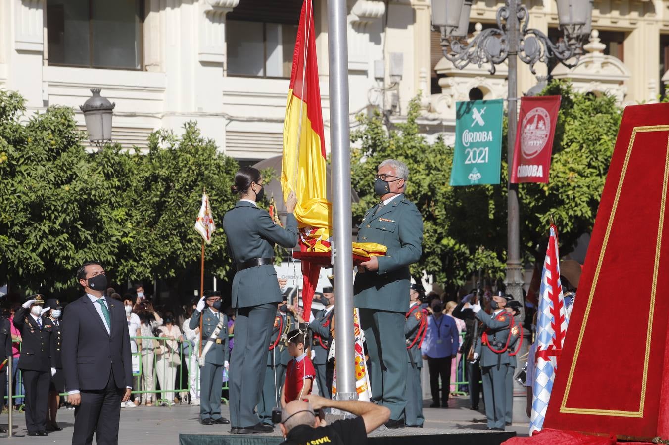 El izado de la bandera de España en los actos de la Guardia Civil por su patrona, en imágenes (II)