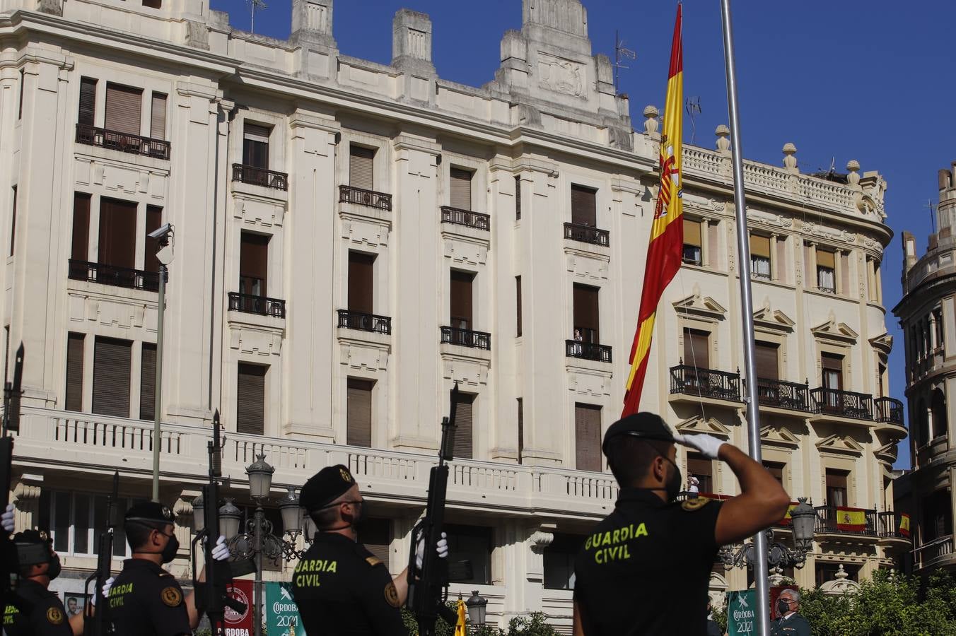 El izado de la bandera de España en los actos de la Guardia Civil por su patrona, en imágenes (II)