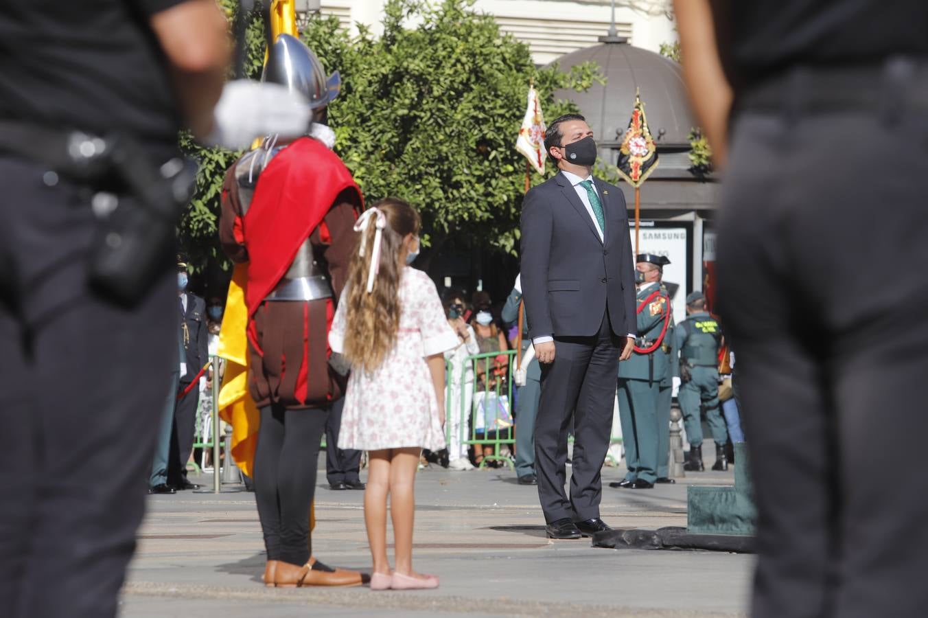 El izado de la bandera de España en los actos de la Guardia Civil por su patrona, en imágenes (II)