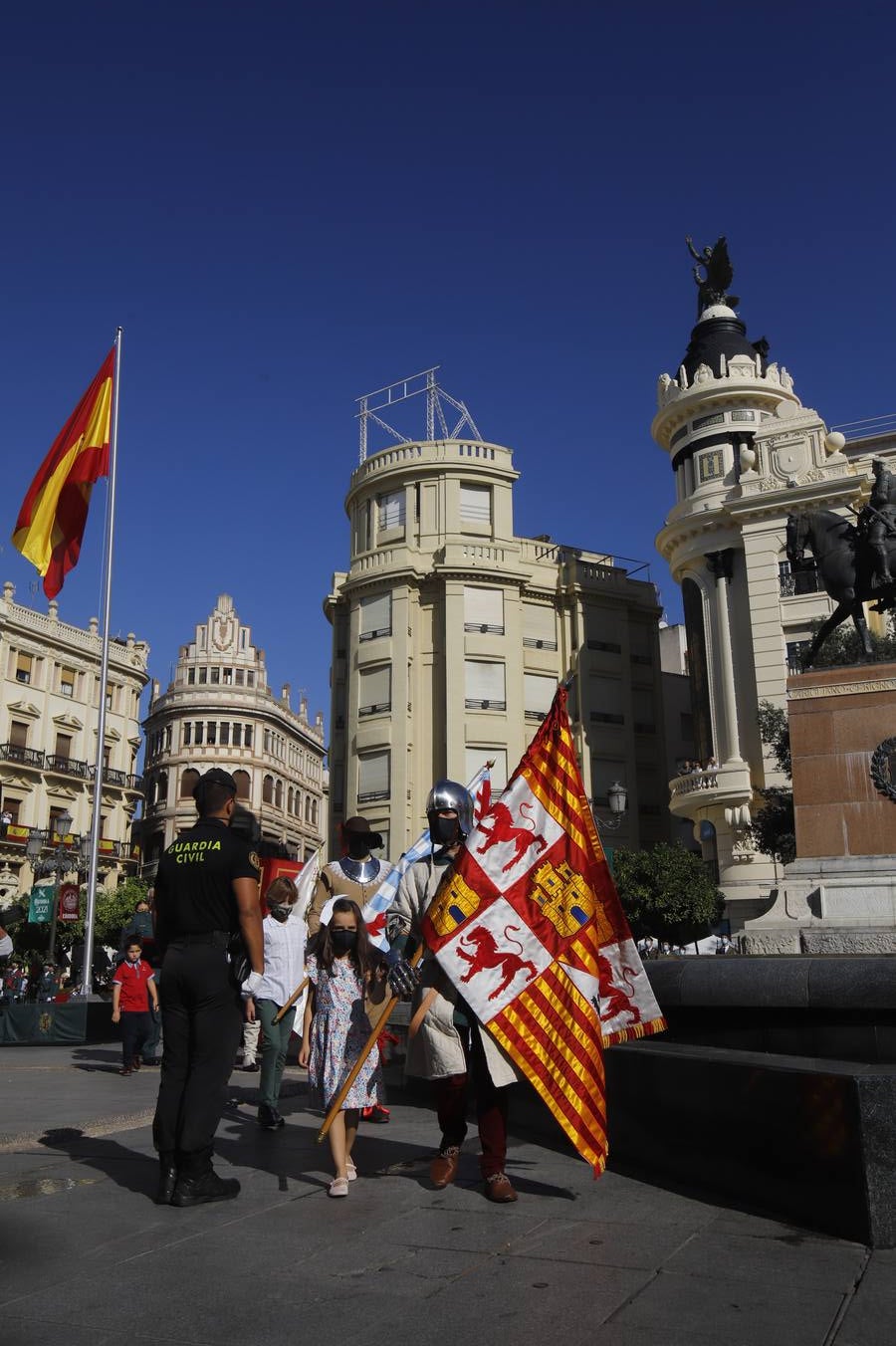 El izado de la bandera de España en los actos de la Guardia Civil por su patrona, en imágenes (II)