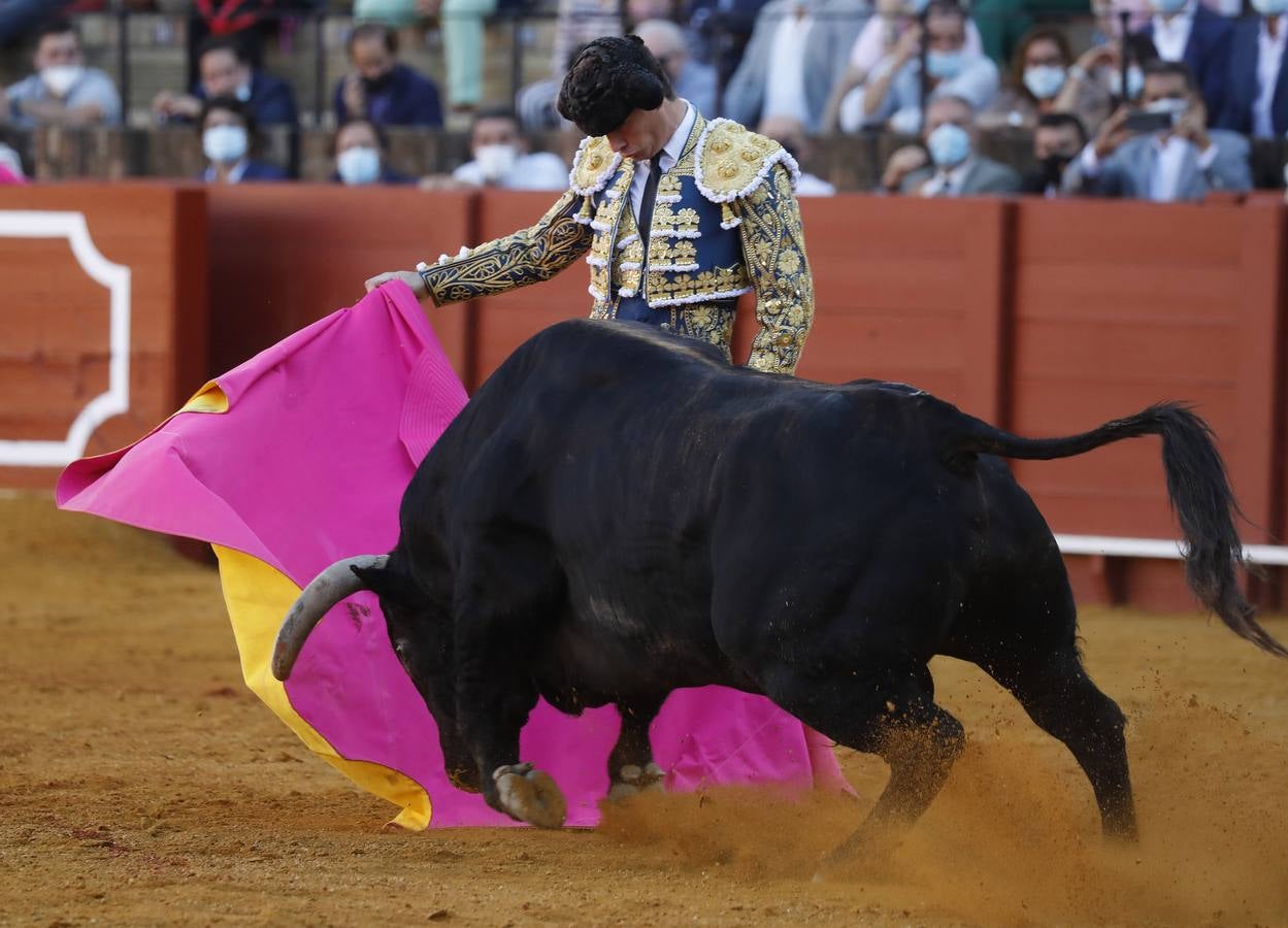 Daniel Luque, de azul y oro en la Maestranza