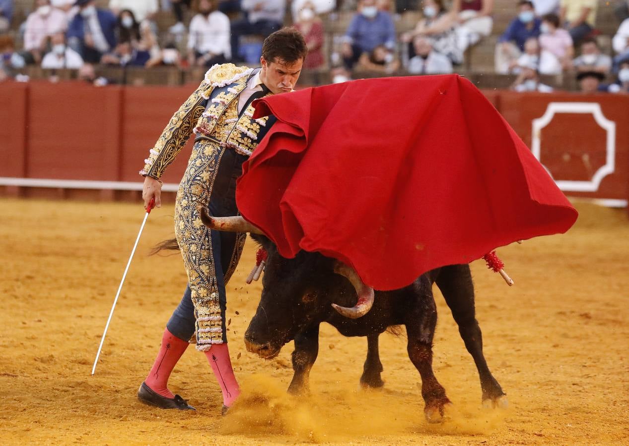 Daniel Luque, de azul y oro en la Maestranza