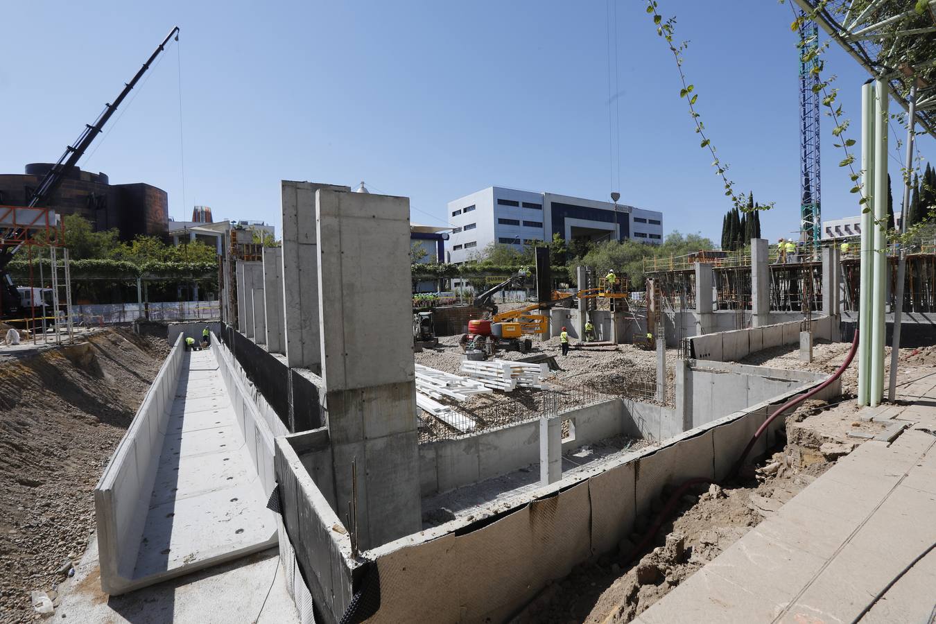 En imágenes, visita a las obras del proyecto Cartuja Qanat