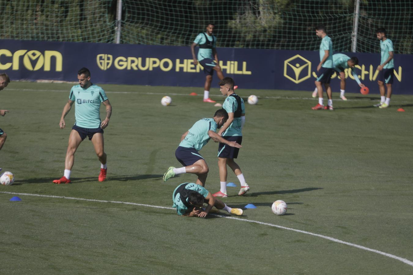 FOTOS: El Cádiz trabaja con la mente puesta en el Valencia