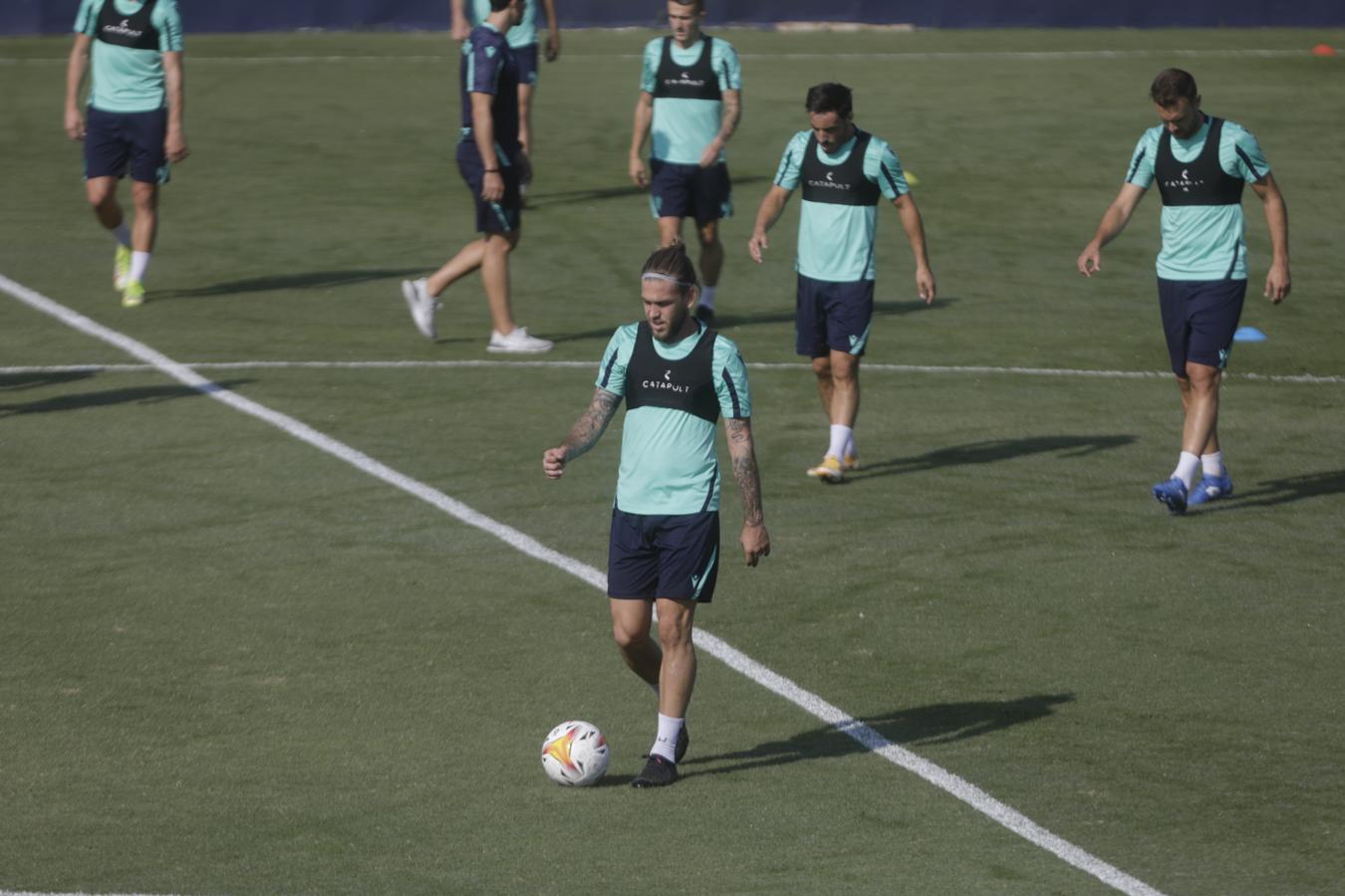 FOTOS: El Cádiz trabaja con la mente puesta en el Valencia