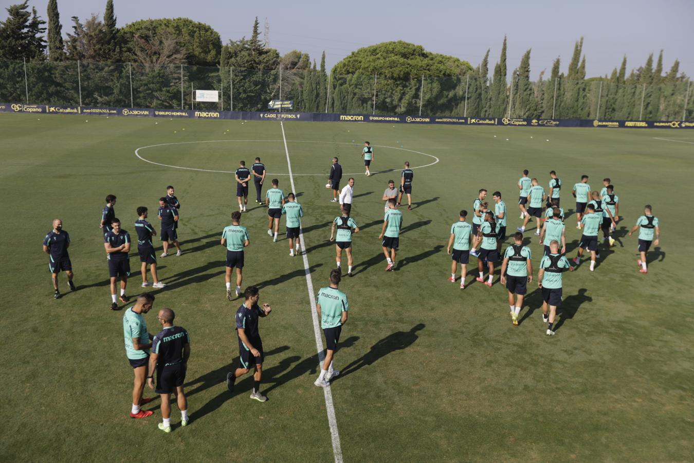 FOTOS: El Cádiz trabaja con la mente puesta en el Valencia