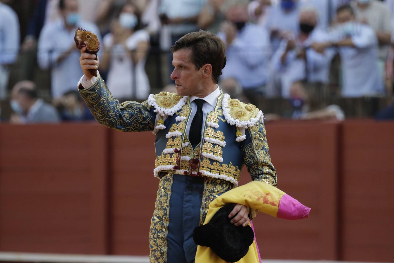 Julián López, 'El Juli', de azul y oro en la Maestranza