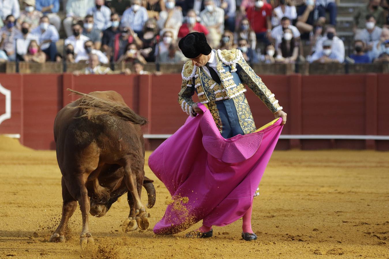 Julián López, 'El Juli', de azul y oro en la Maestranza