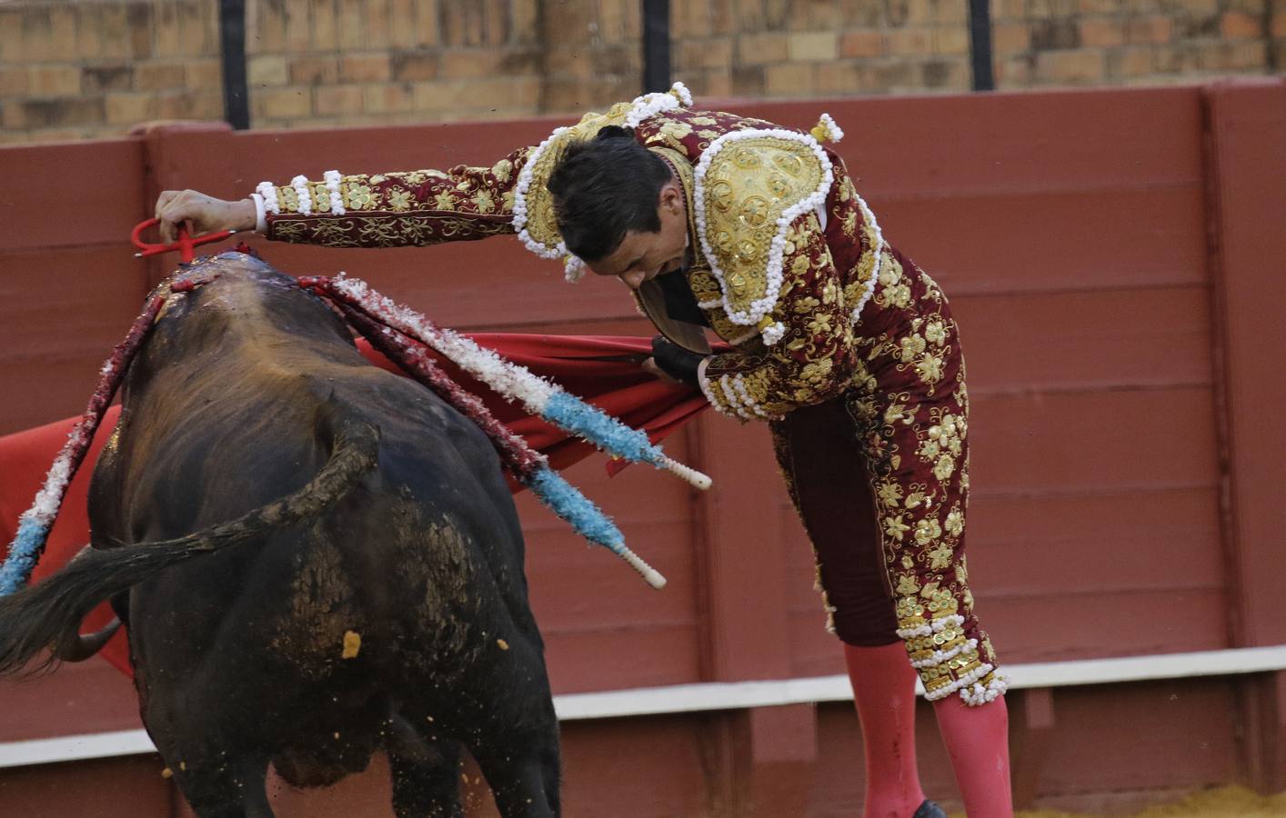 José Mª Manzanares, de corinto y oro en la Maestranza