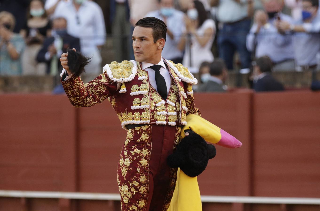 José Mª Manzanares, de corinto y oro en la Maestranza