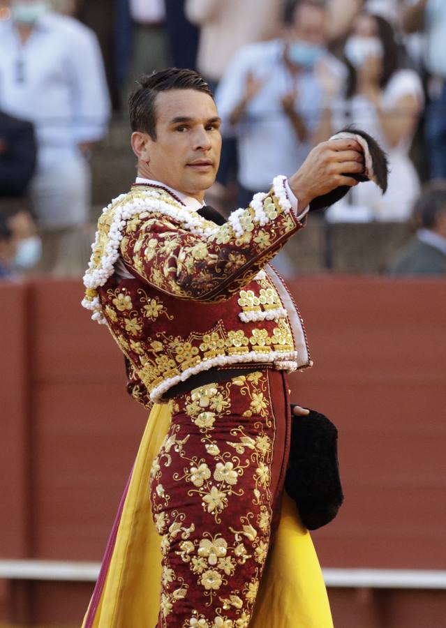 José Mª Manzanares, de corinto y oro en la Maestranza