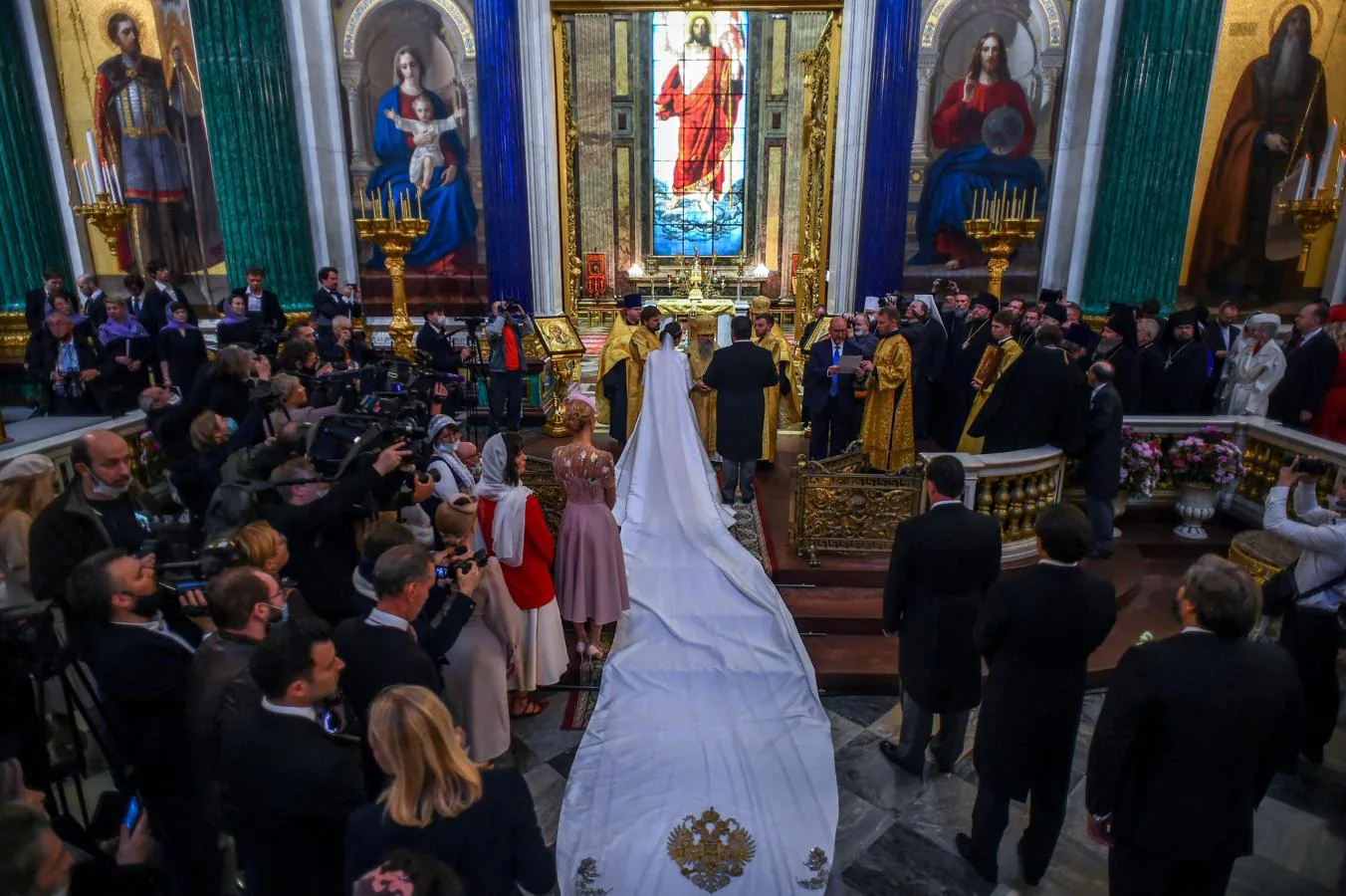 Las imágenes de la boda de cuento de Jorge Romanov y Rebecca Bettarini