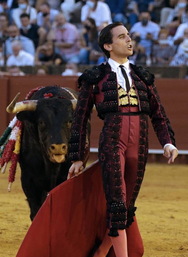 Juan Ortega, de rioja y azabache en la Maestranza