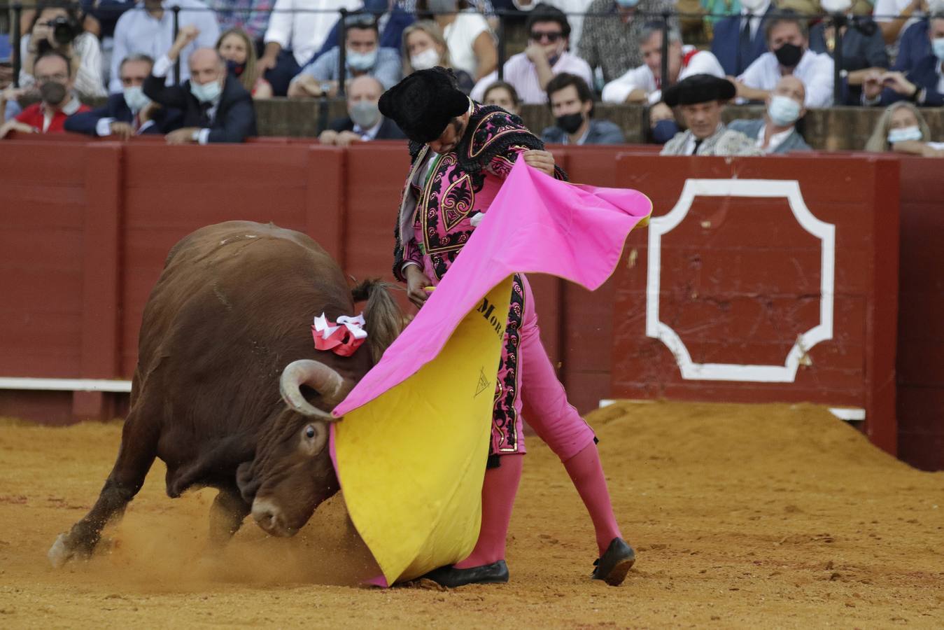 Morante de la Puebla, de rosa y azabache en la Maestranza