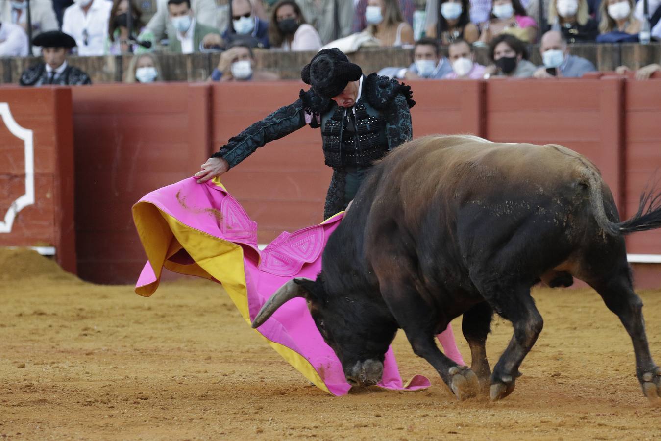 Diego Urdiales,  de verde y azabache en la Maestranza