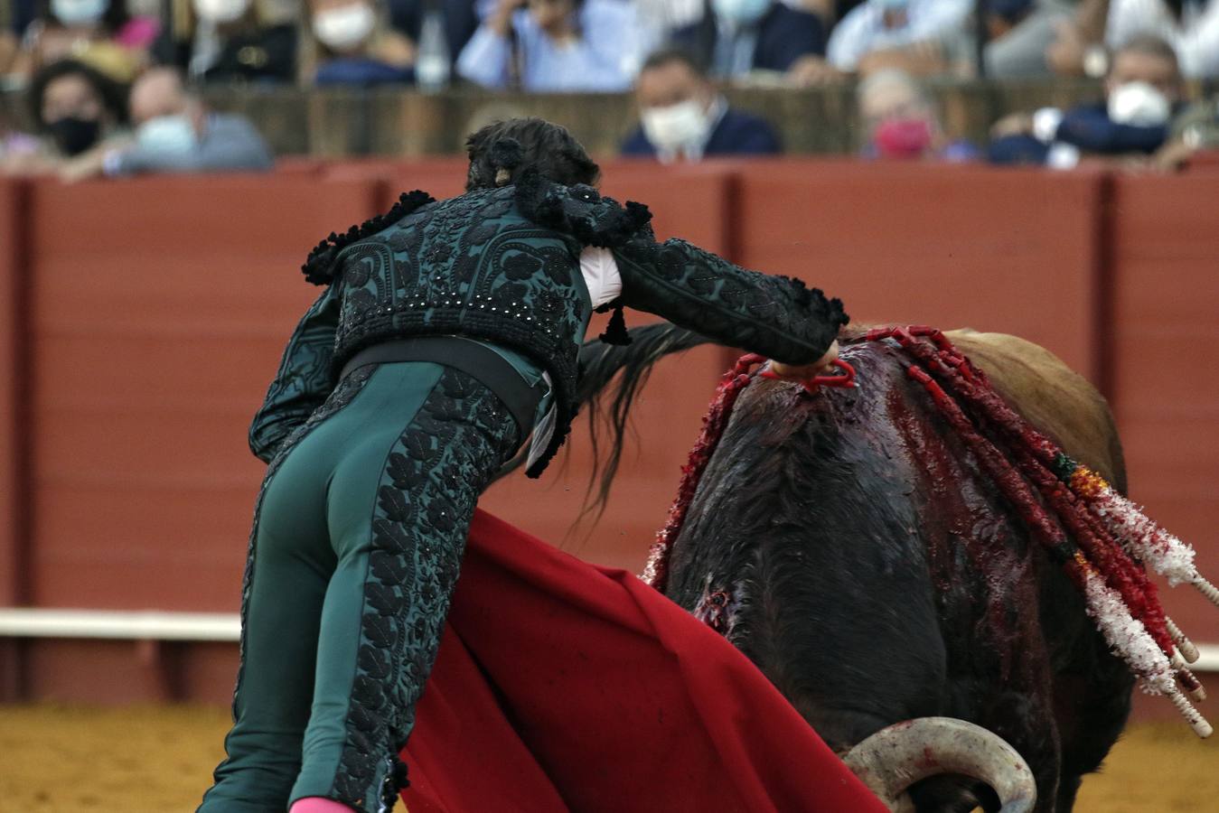 Diego Urdiales,  de verde y azabache en la Maestranza