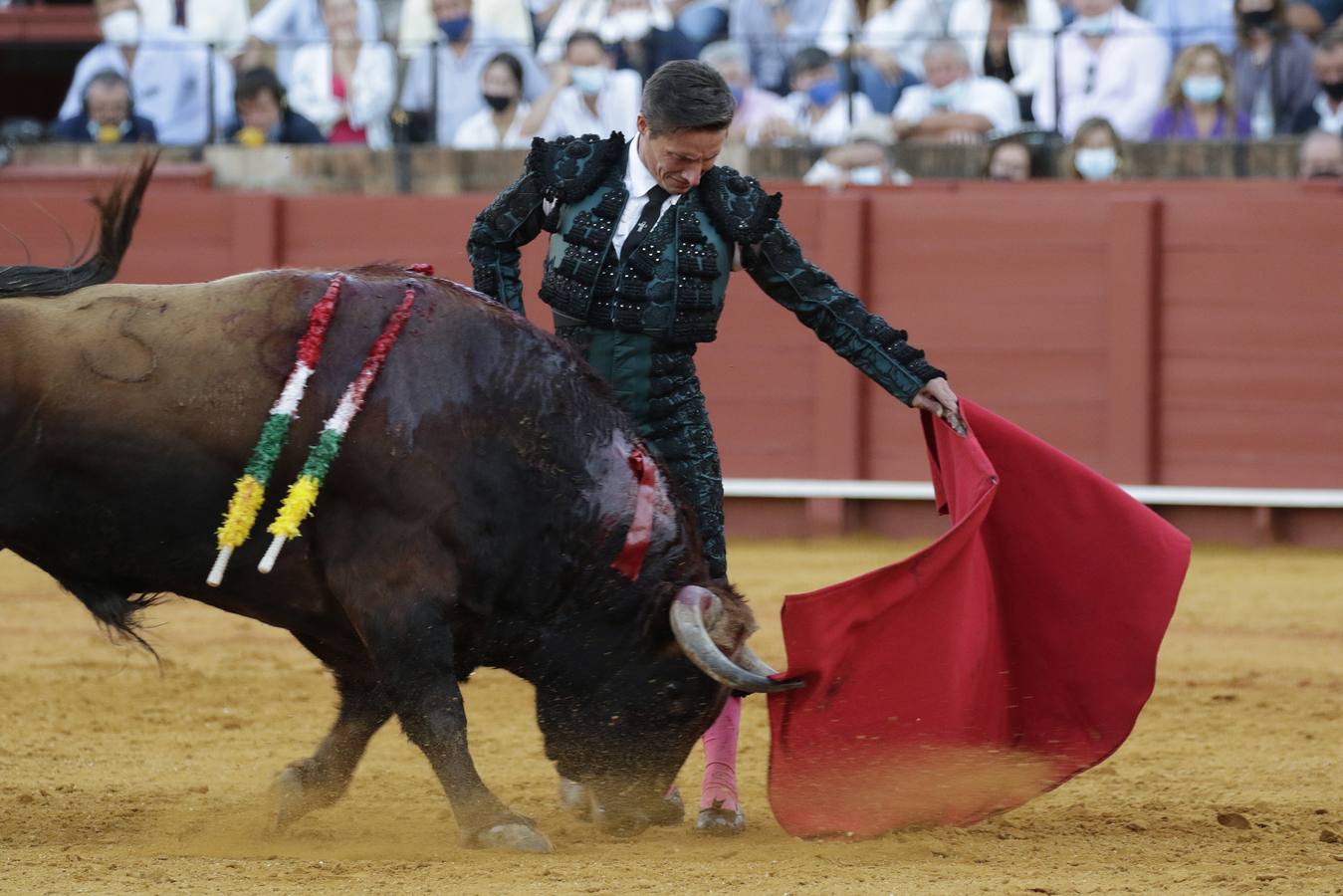 Diego Urdiales,  de verde y azabache en la Maestranza