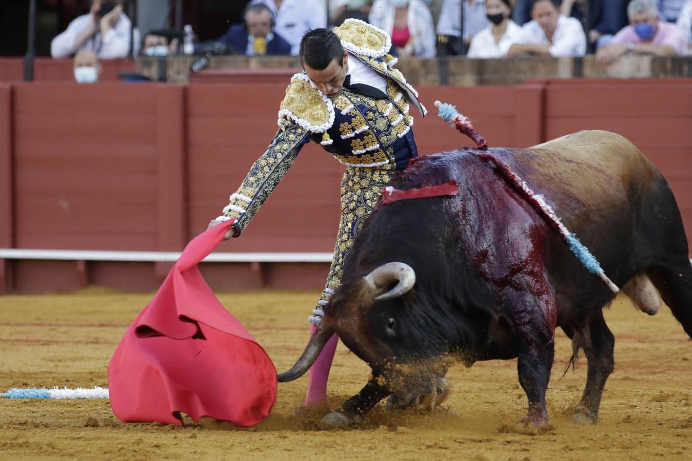 José Mª Manzanares, de azul marino y oro en la Maestrasnza