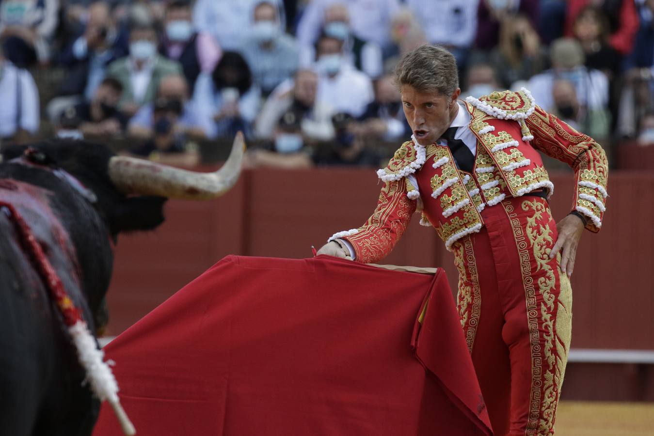 Manuel Escribano, de grana y oro en la Maestranza