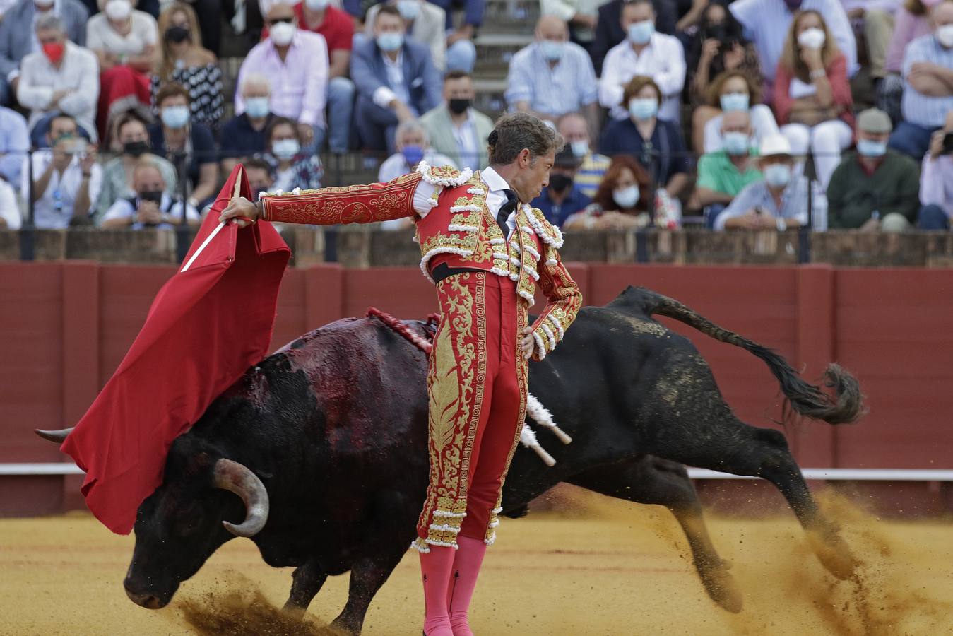 Manuel Escribano, de grana y oro en la Maestranza