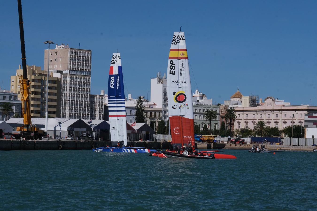 FOTOS: Los catamaranes de la SailGP ya entrenan en aguas de la bahía de Cádiz