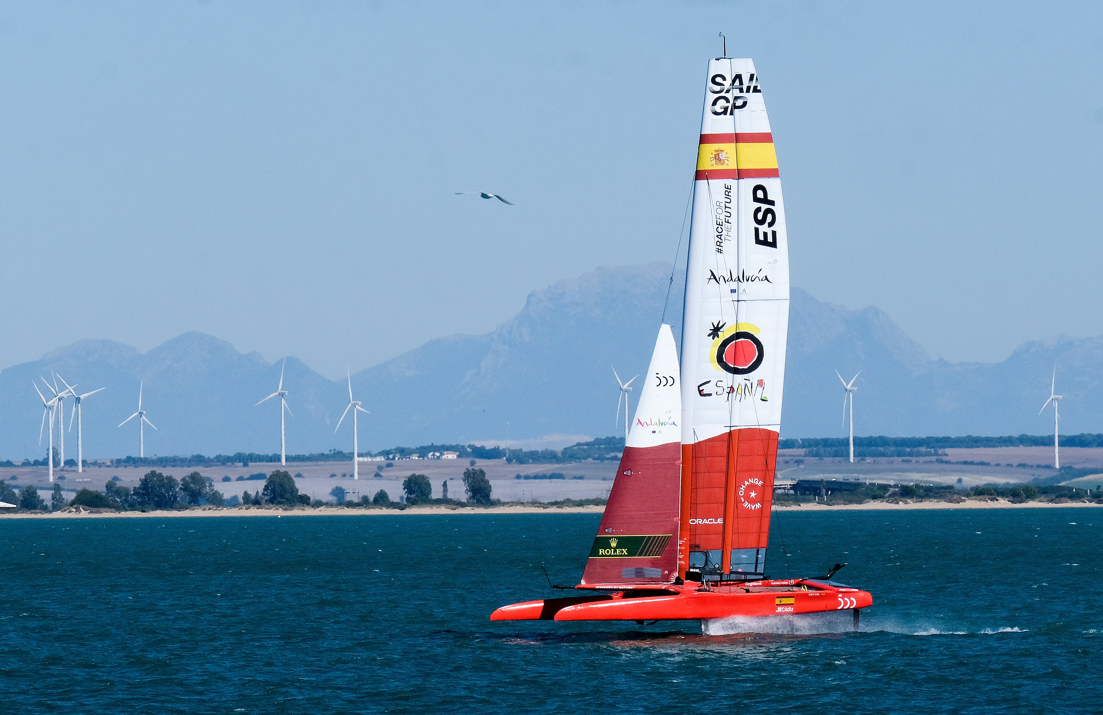 FOTOS: Los catamaranes de la SailGP ya entrenan en aguas de la bahía de Cádiz