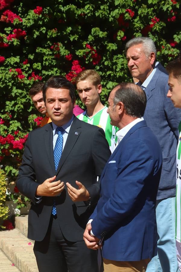 El guiño a Córdoba en la presentación de las camisetas del Atlético Cordobés, en imágenes