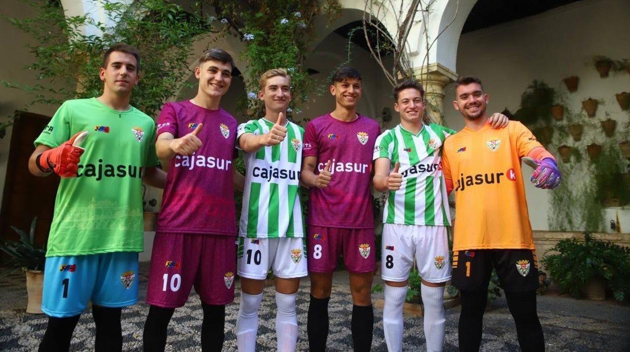 El guiño a Córdoba en la presentación de las camisetas del Atlético Cordobés, en imágenes