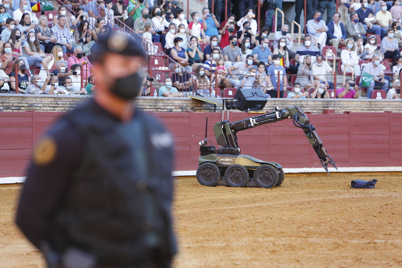 La exhibición de la Guardia Civil en la plaza de toros de Córdoba, en imágenes