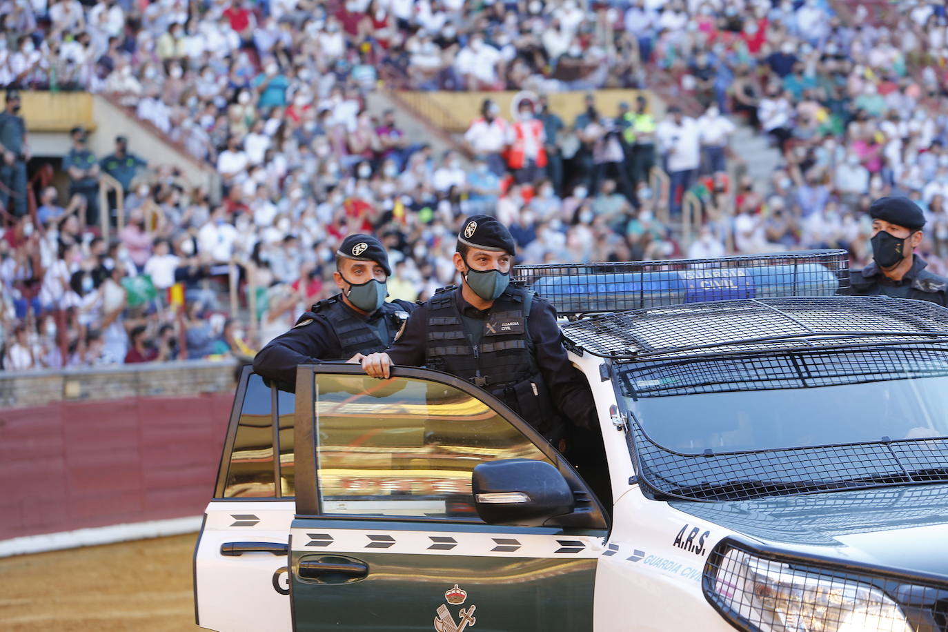 La exhibición de la Guardia Civil en la plaza de toros de Córdoba, en imágenes