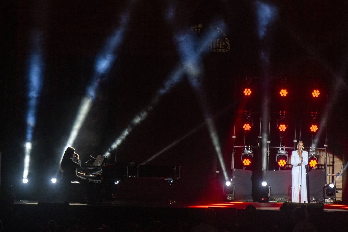 Concierto de Mónica Naranjo en el Icónica Sevilla Fest, en imágenes