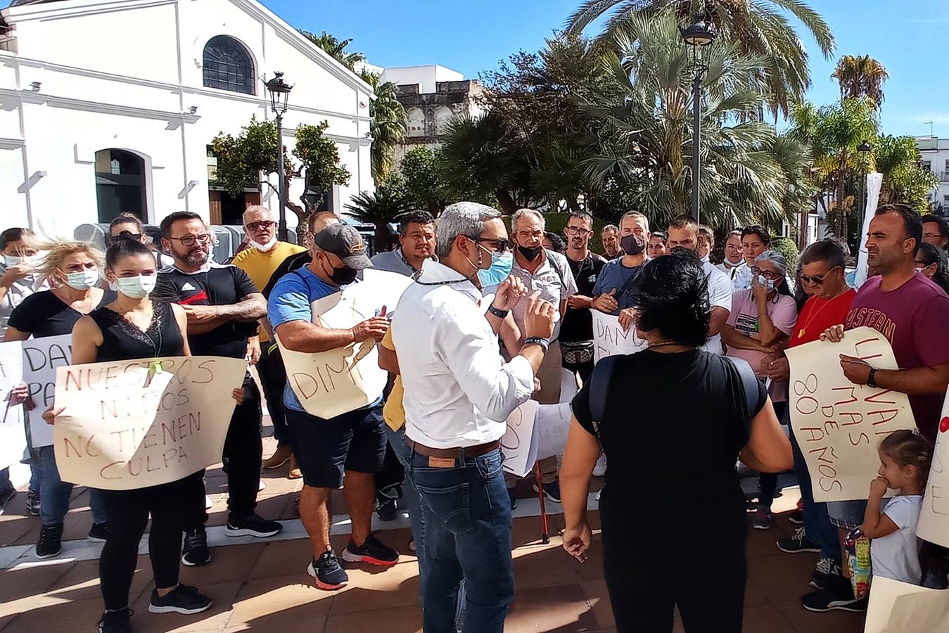 Vecinos de la Sierra de San Cristóbal vuelven a salir a la calle ante el derribo de sus viviendas