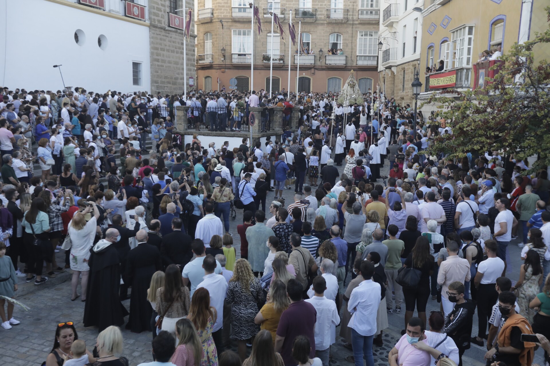 FOTOS: El fervor se desborda en Cádiz con la Virgen del Rosario