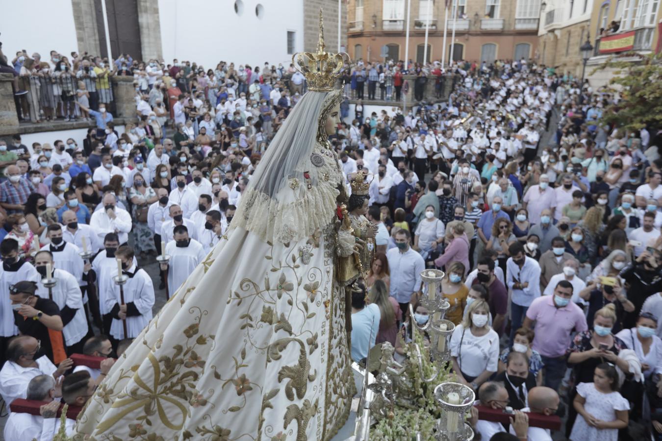 FOTOS: El fervor se desborda en Cádiz con la Virgen del Rosario