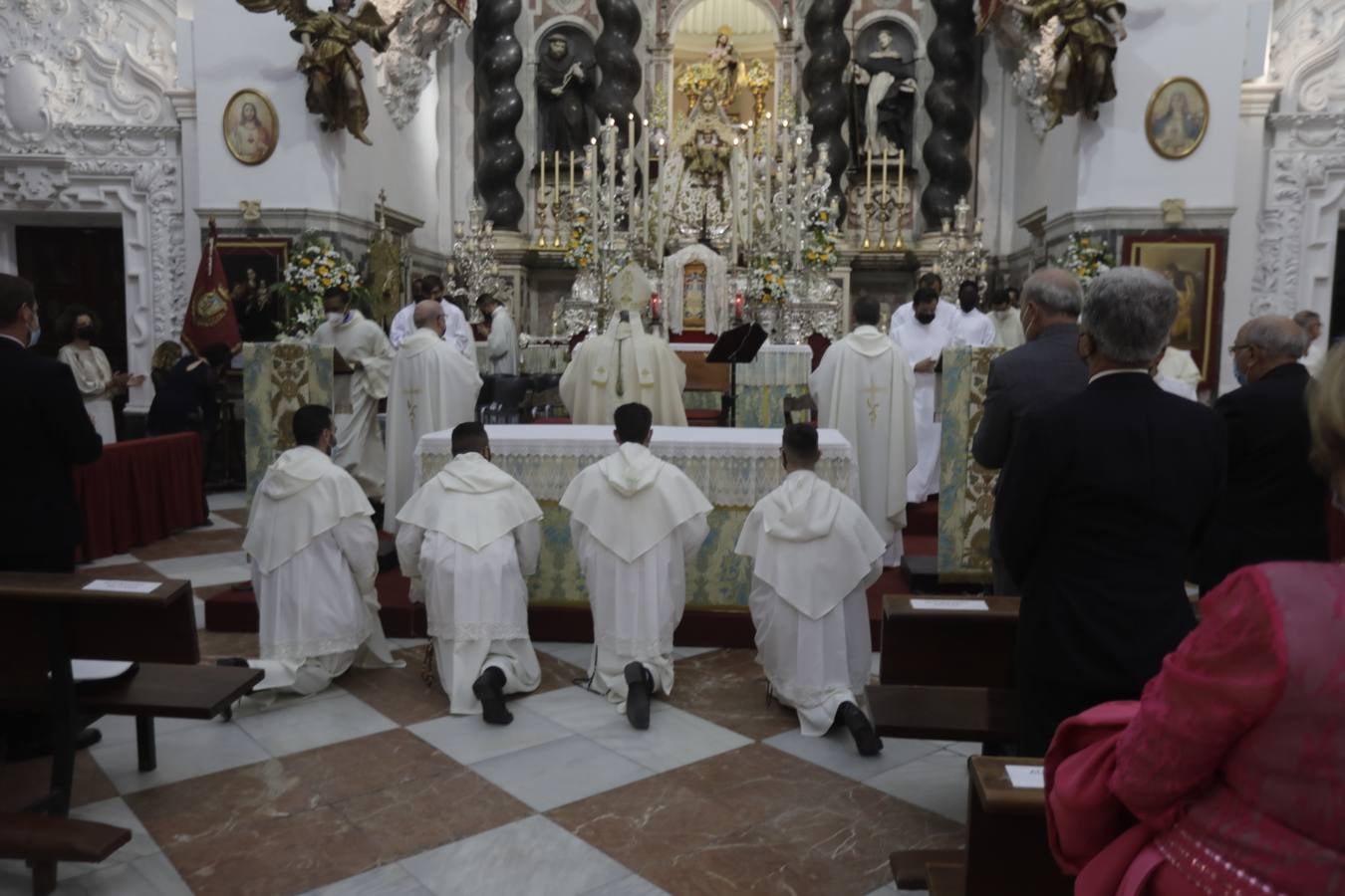 FOTOS: Cádiz volcada con su patrona, la Virgen del Rosario