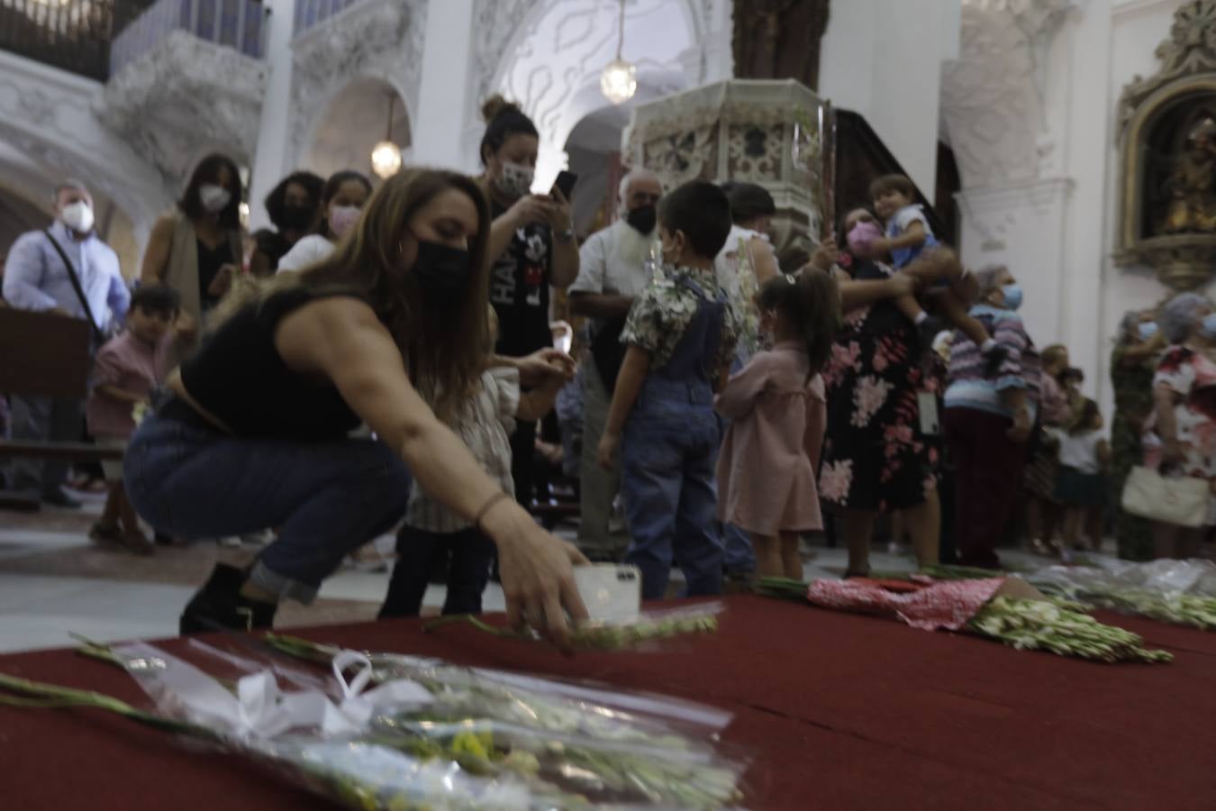 FOTOS: Cádiz volcada con su patrona, la Virgen del Rosario