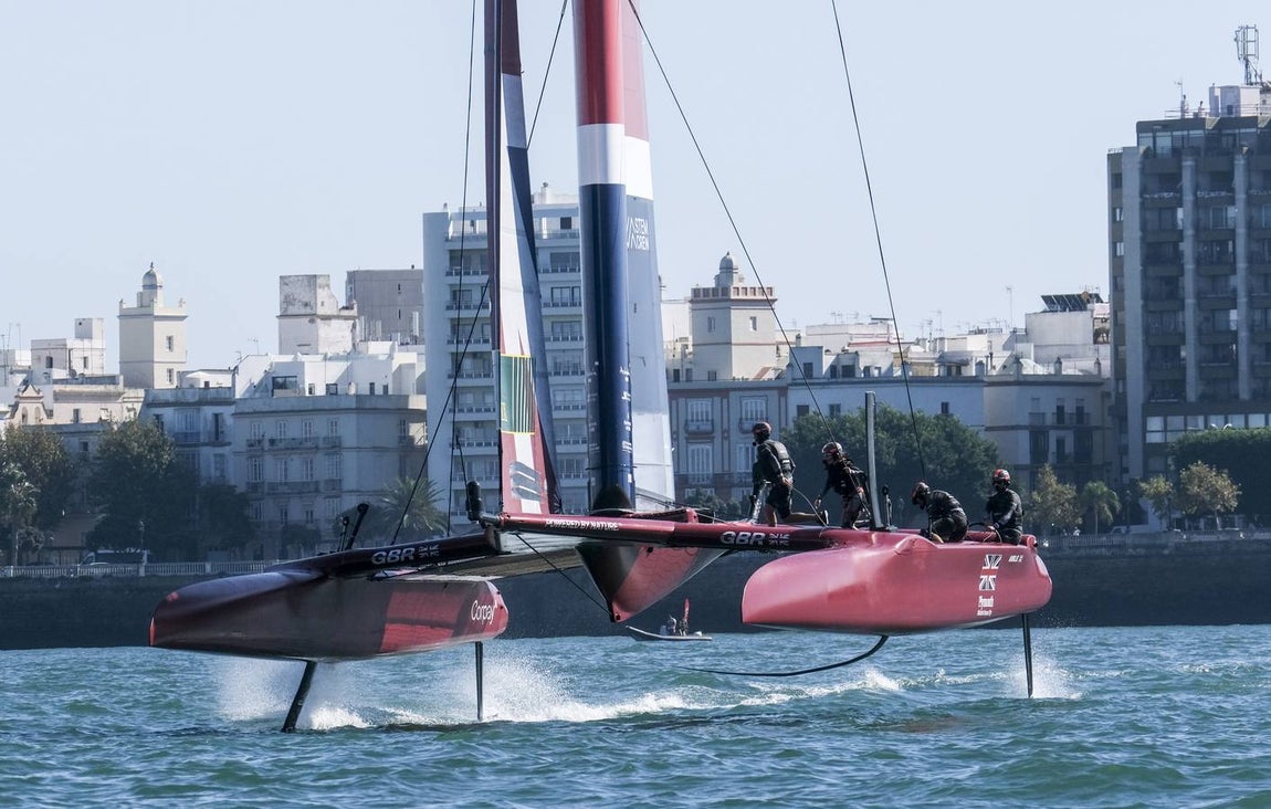 Fotos: Así ha sido la primera jornada de la SailGP en Cádiz