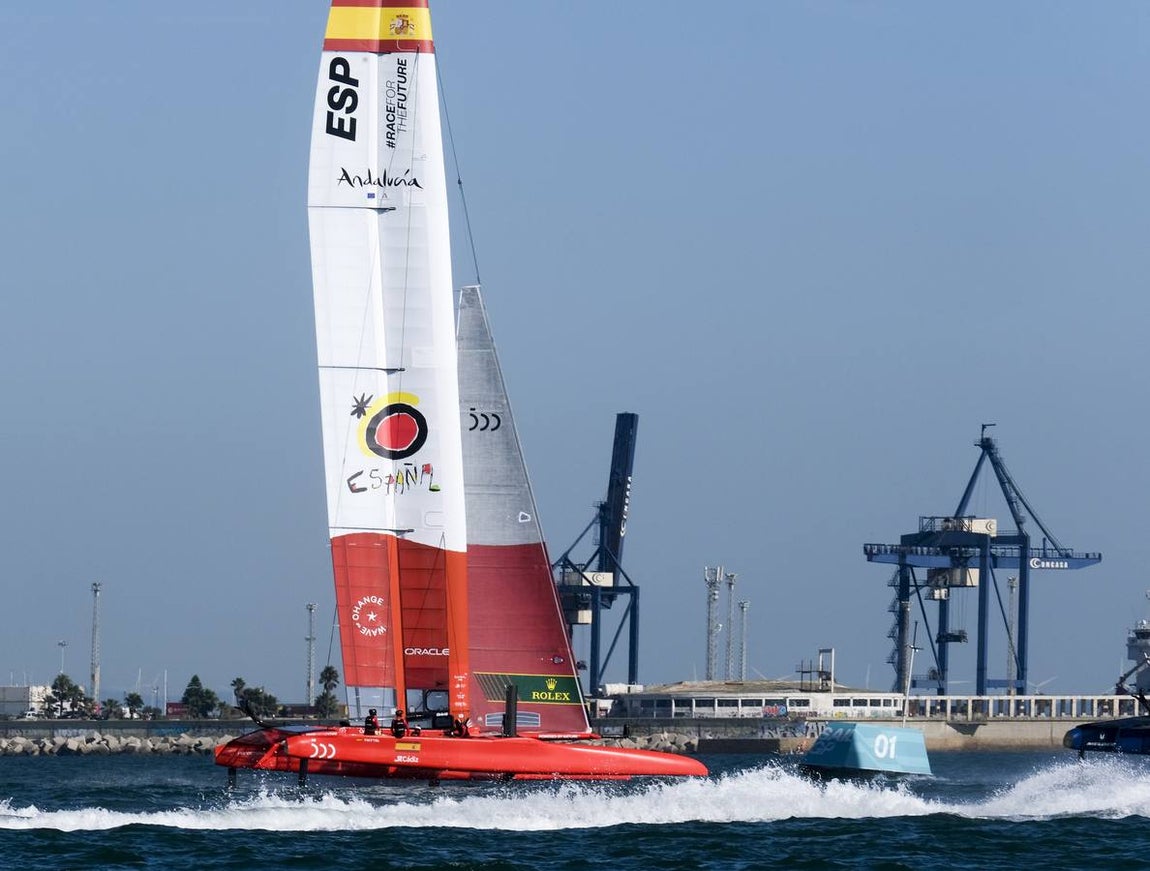 Fotos: Así ha sido la primera jornada de la SailGP en Cádiz