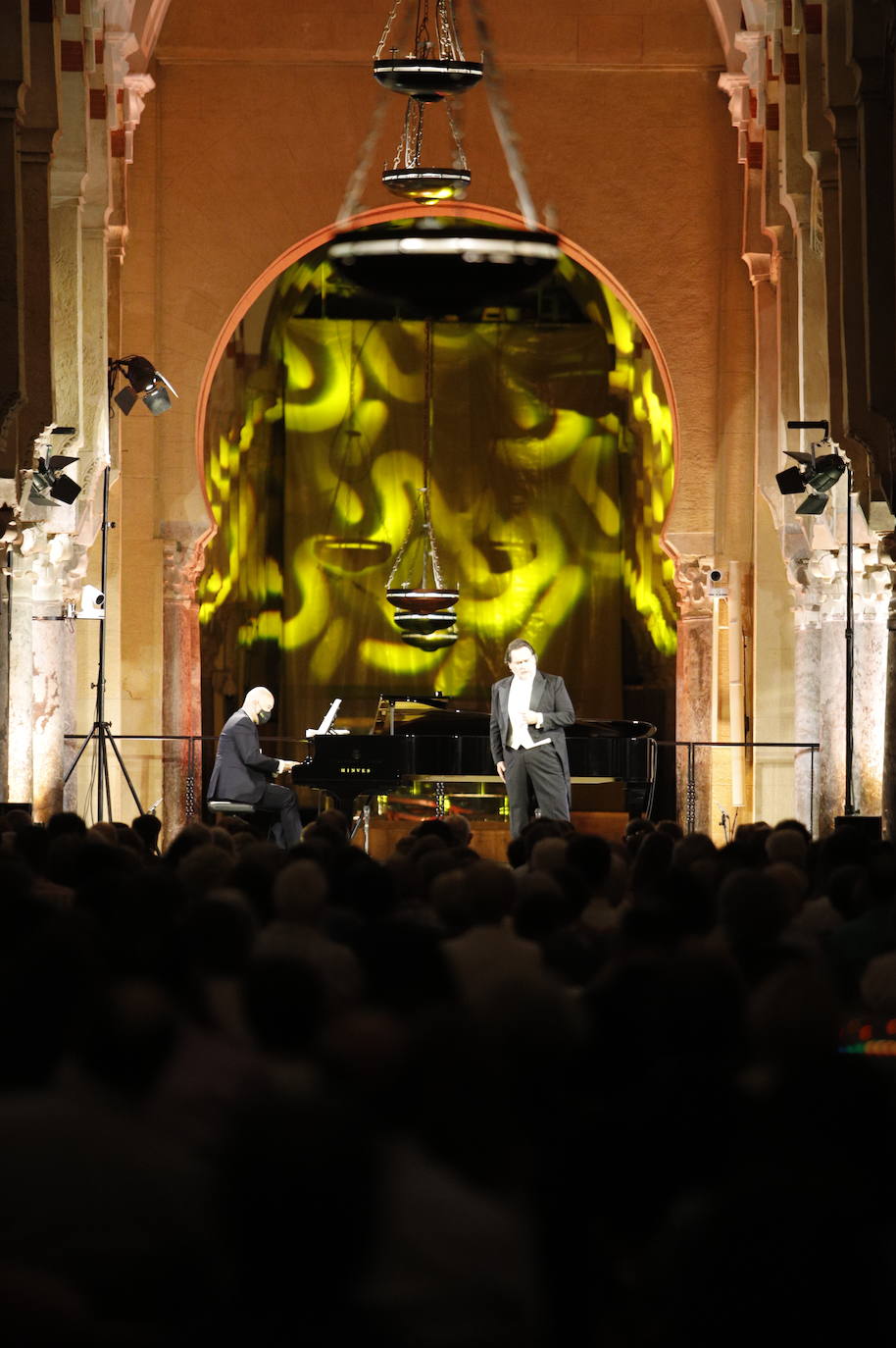 El recital lírico en la Mezquita-Catedral de Córdoba, en imágenes