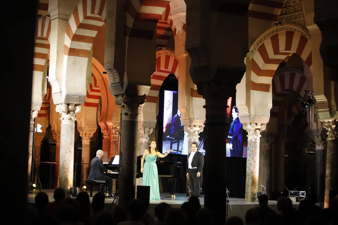 El recital lírico en la Mezquita-Catedral de Córdoba, en imágenes