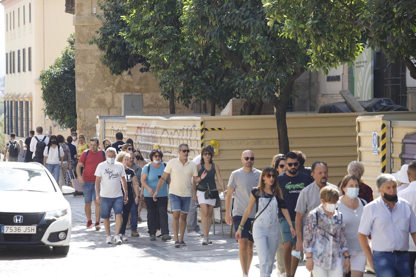 El turismo en Córdoba en el Puente del Pilar, en imágenes