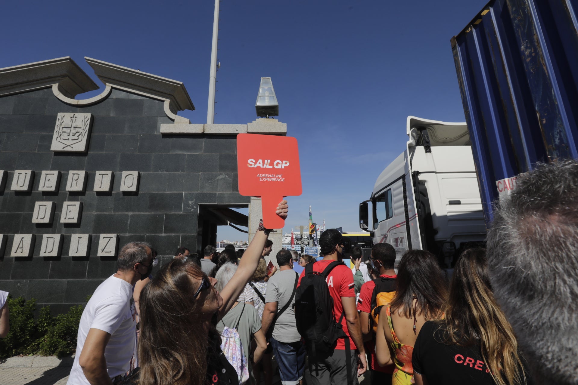 En imágenes: Los gaditanos se echan a la calle para disfrutar de la SailGP