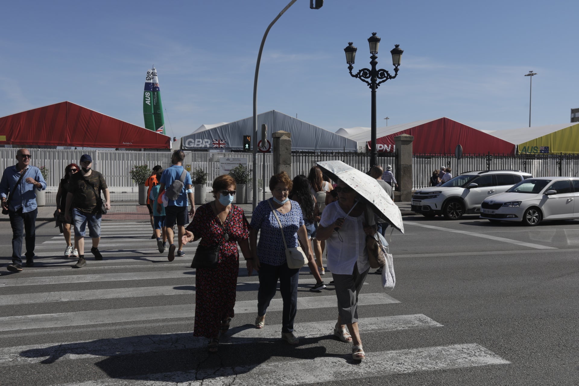 En imágenes: Los gaditanos se echan a la calle para disfrutar de la SailGP