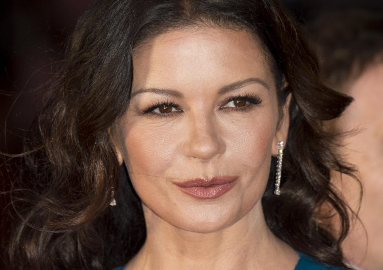 Catherine Zeta-Jones: Trastorno Bipolar. La actriz y esposa de Michael Douglas tuvo que ser internada en un centro psiquiátrico para tratar un trastorno de bipolaridad de clase dos, en un periodo en el que la actriz estaba sufriendo mucho estrés tras un año difícil en el que a su esposo se le diagnosticó un cáncer de garganta