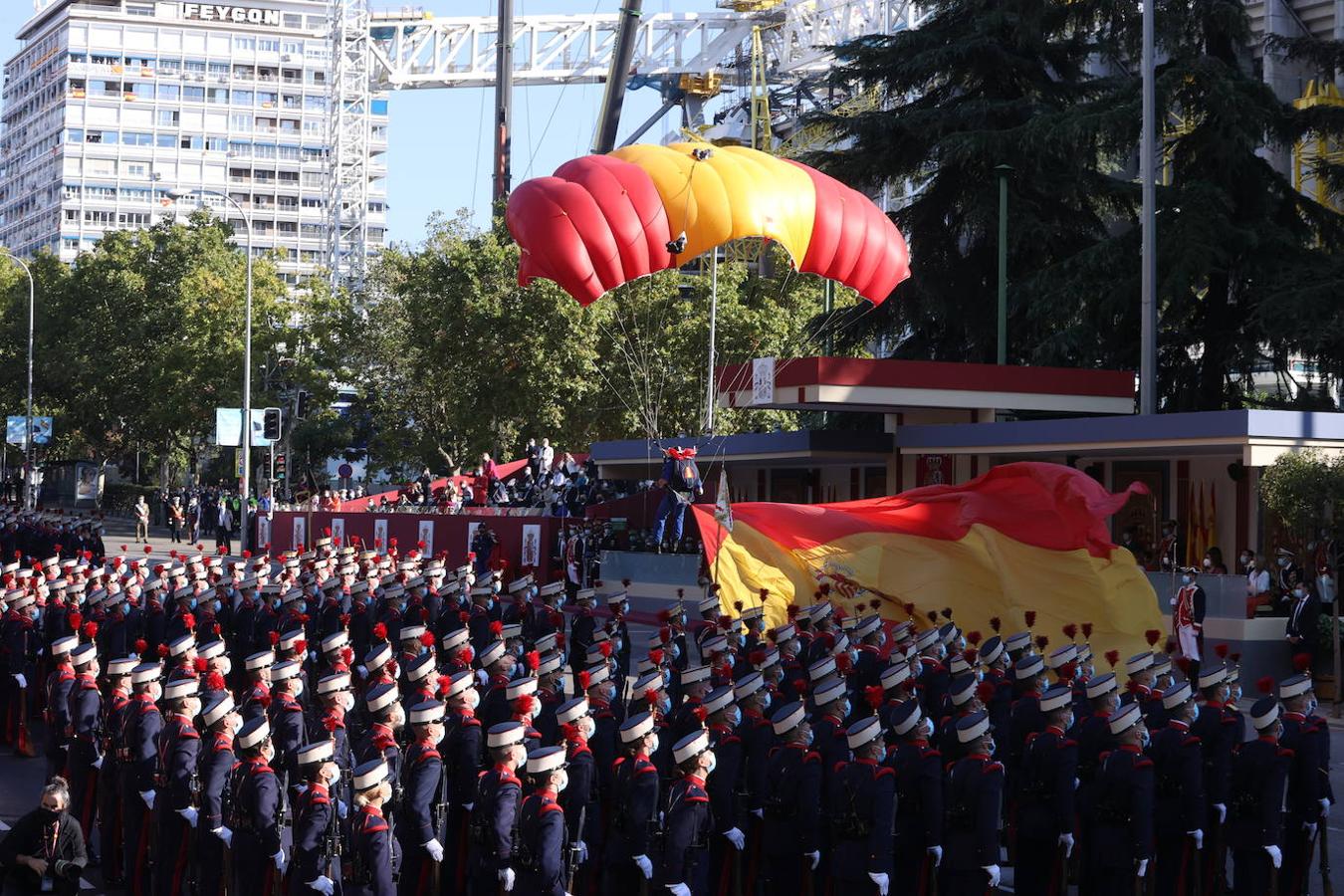 El desfile militar del Día de la Hispanidad 2021, en imágenes