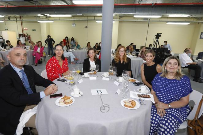 Jesús María Velasco, Manuela Carretero, María del Mar García, Cristina Camoyán, Yolanda Vera y Concha Montero