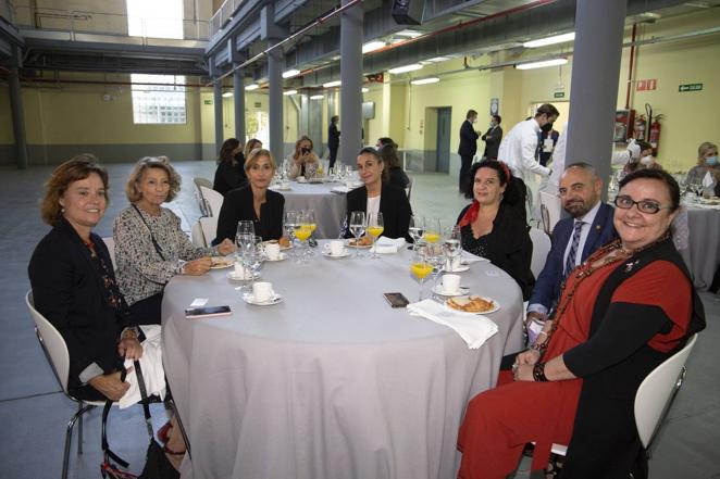 Ana Rosa Queralt, Cristina Heeren, Alexandra Hoffer, Águeda Borrás, Rosa Casado, Manuel Garrido y Susana Gaytán