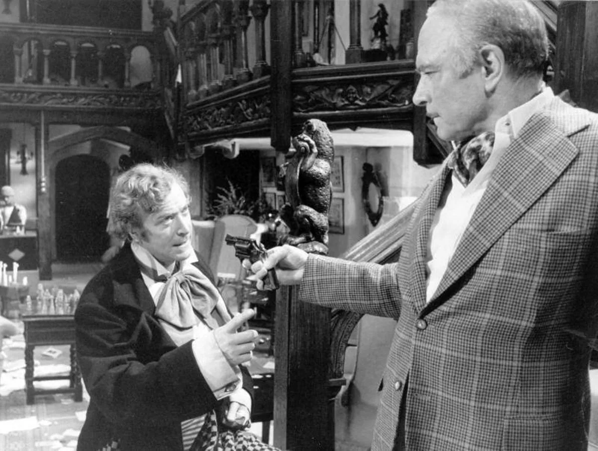 «La huella» (1972). El actor Michael Caine, junto a Sir Laurence Olivier en «La huella»