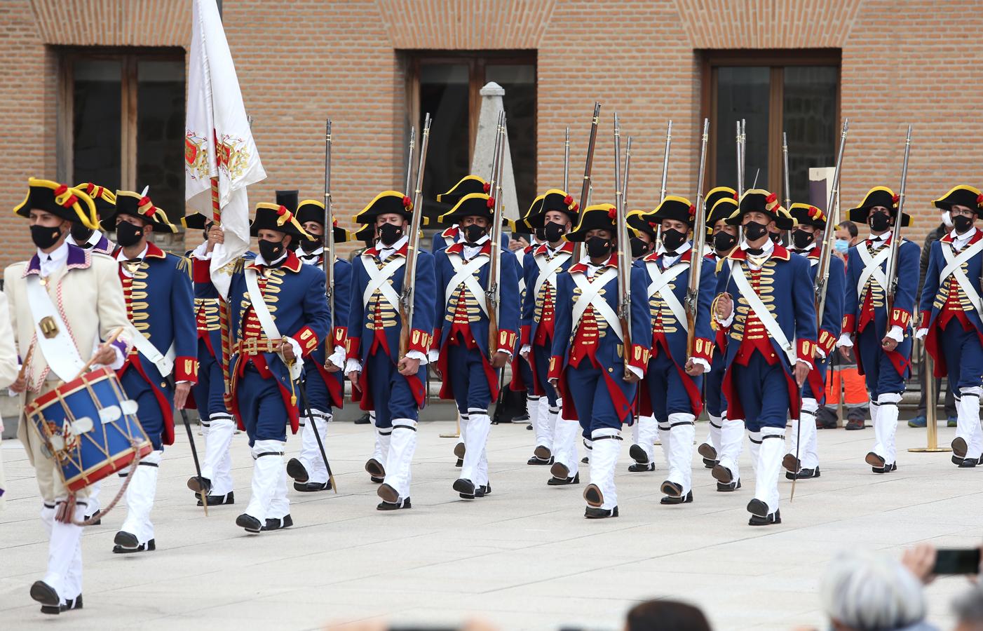 El izado de bandera en el Alcázar de Toledo, en imágenes