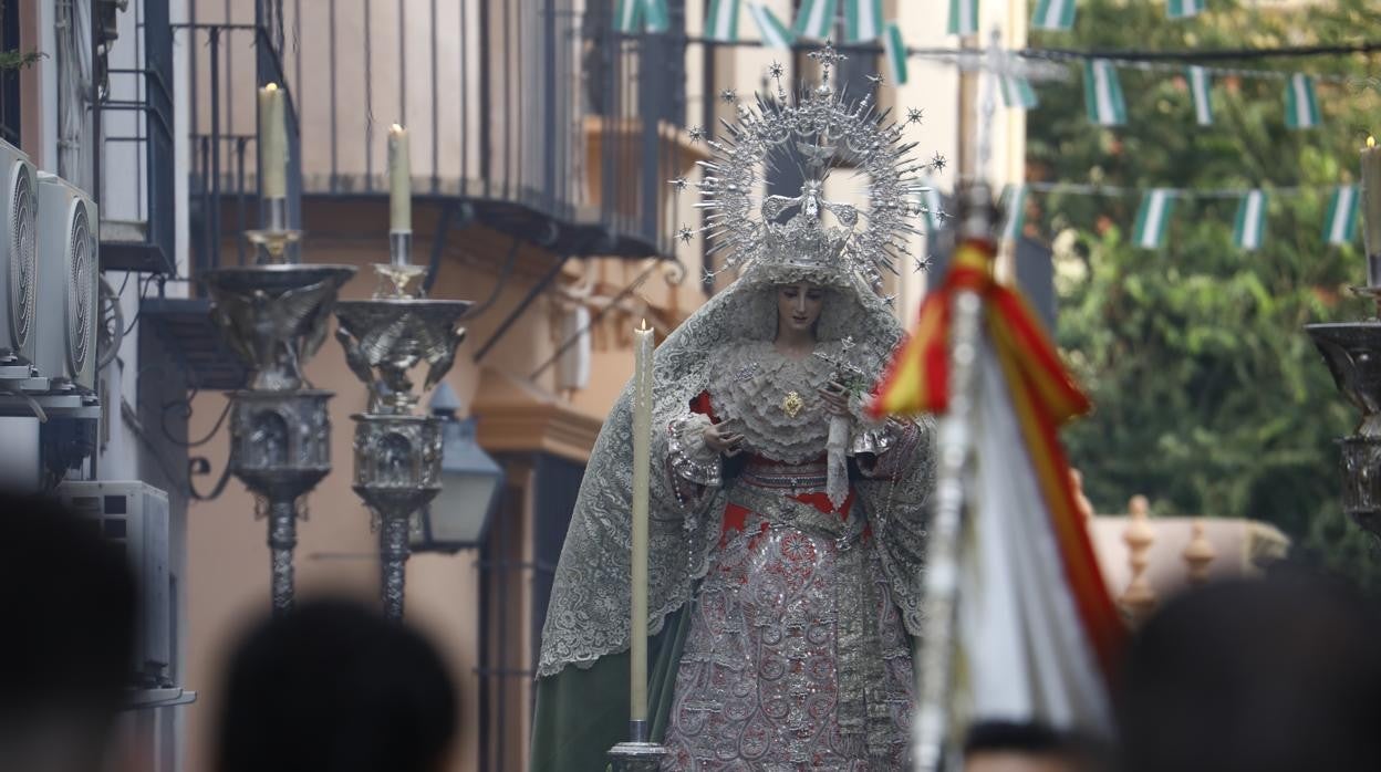 El rosario de María Santísma de la Paz y Esperanza de Córdoba, en imágenes